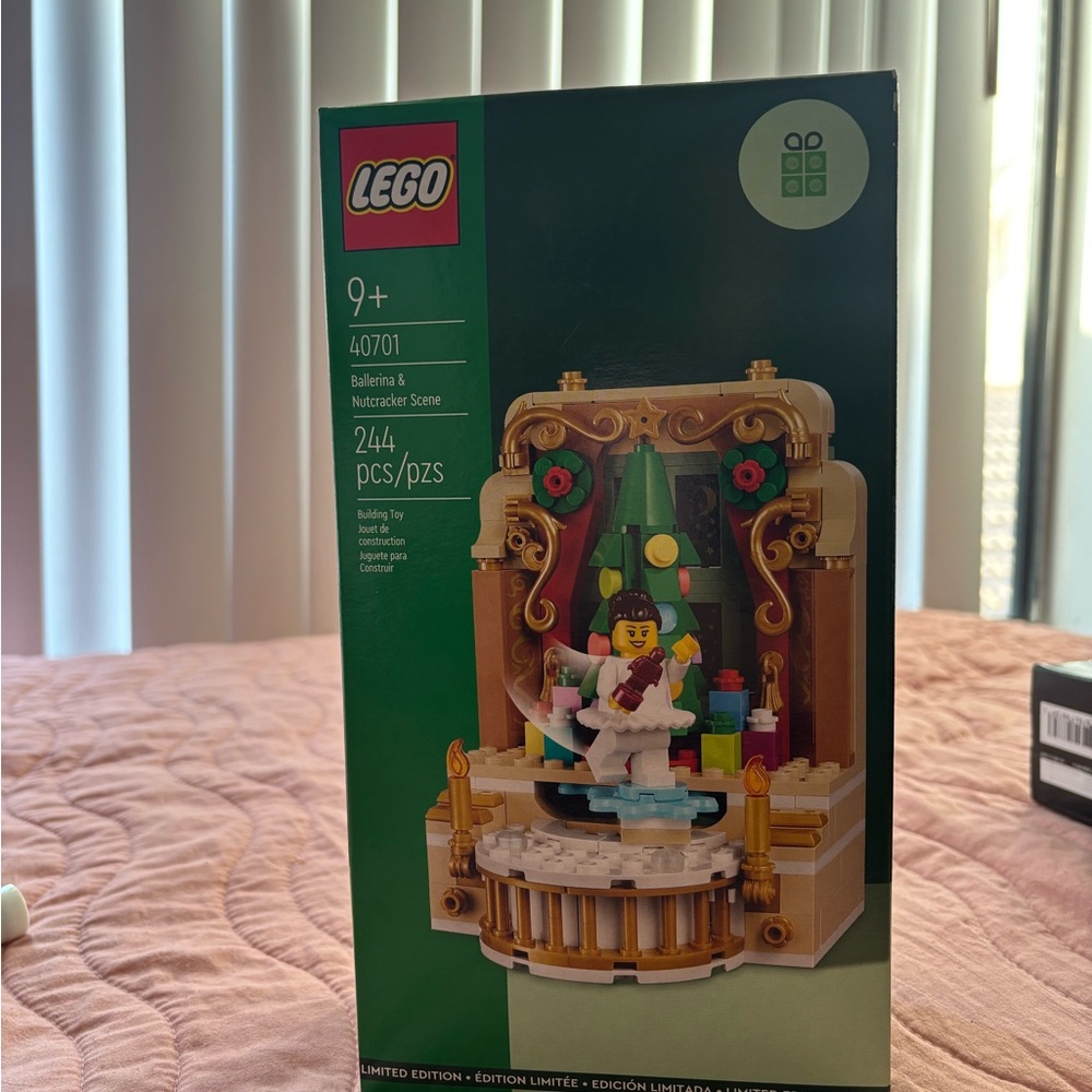 LEGO Ballerina & Nutcracker Scene Set - White, Gold, Green